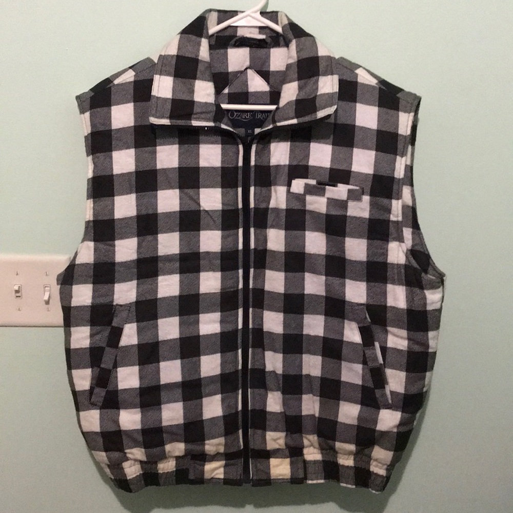 SOLD🌟FIRM PRICE: Ozark Trail Men’s Vest - Picture 2 of 5